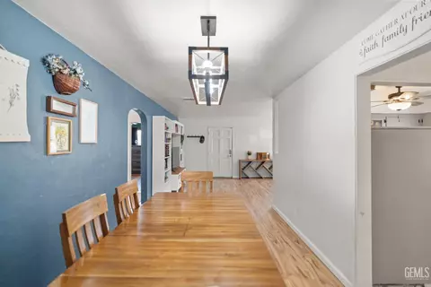 Entry Way - 111 E Woodrow St, Taft, CA 93268 photo 2 of 3