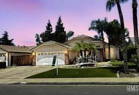8420 Rockport Dr, Bakersfield, CA 93312