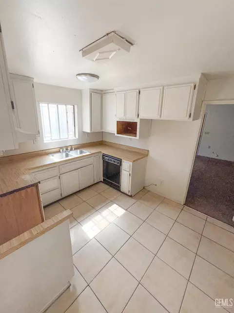 Kitchen - 1065 12th St, Wasco, CA 93280 photo 2 of 3