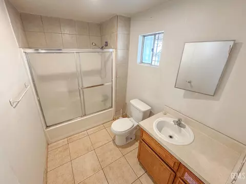 Bath - 1065 12th St, Wasco, CA 93280 photo 1 of 1