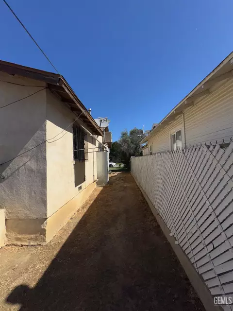 Exterior - 1065 12th St, Wasco, CA 93280 photo 3 of 3