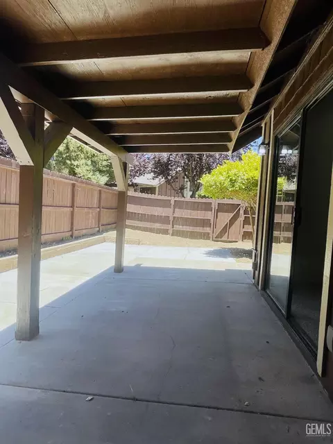 Exterior - 22 Village Ln, Tehachapi, CA 93561 photo 5 of 9