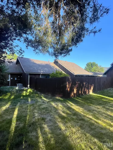 Exterior - 22 Village Ln, Tehachapi, CA 93561 photo 4 of 9