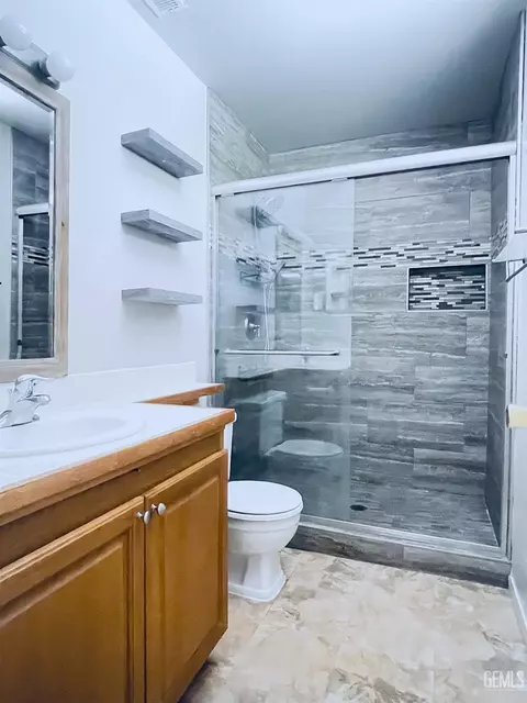 Bath - 22 Village Ln, Tehachapi, CA 93561 photo 2 of 3