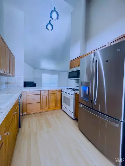 Kitchen - 22 Village Ln, Tehachapi, CA 93561 photo 3 of 6