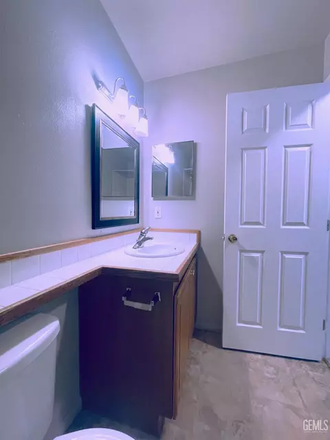 Bath - 22 Village Ln, Tehachapi, CA 93561 photo 1 of 3
