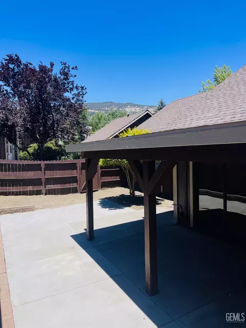 Exterior - 22 Village Ln, Tehachapi, CA 93561 photo 6 of 9