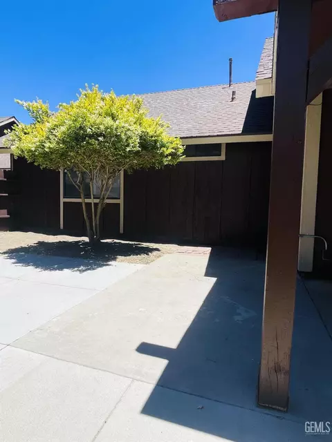 Exterior - 22 Village Ln, Tehachapi, CA 93561 photo 7 of 9