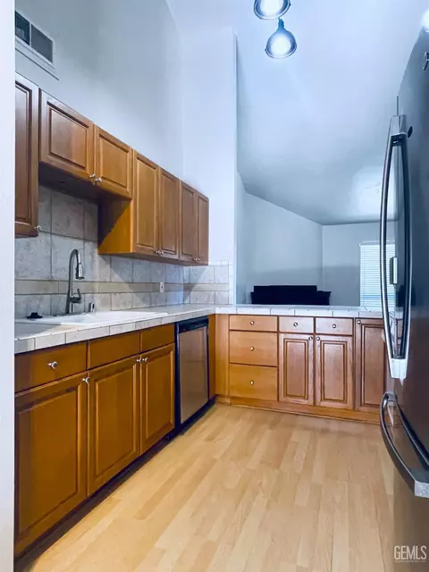 Kitchen - 22 Village Ln, Tehachapi, CA 93561 photo 1 of 6