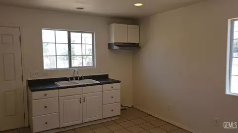 224 Eastern Ave, Taft, CA 93268 photo 4