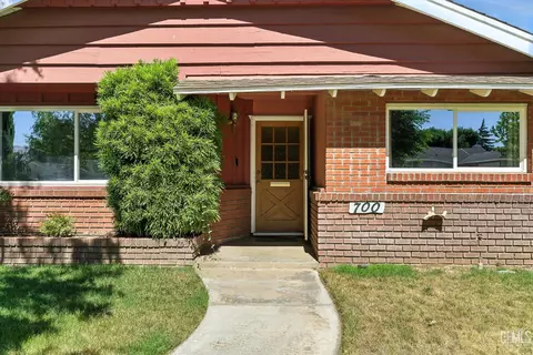 700 Mulberry St, Tehachapi, CA 93561 photo 3