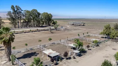 8661 Herring Rd, Bakersfield, CA 93313