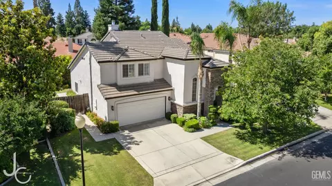 8711 Beau Maison Way, Bakersfield, CA 93311