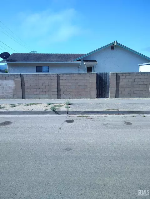 328 N X St, Lompoc, CA 93436 photo 2