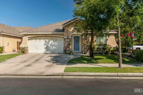 217 Hollyhill Dr, Bakersfield, CA 93312