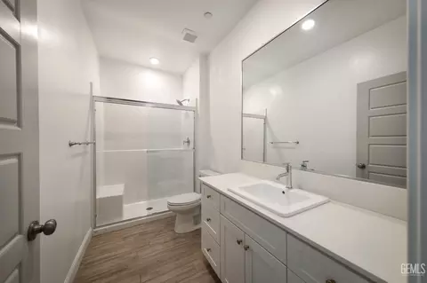 Bath - 3328 Rustic Woods Ln, Shafter, CA 93263 photo 1 of 3