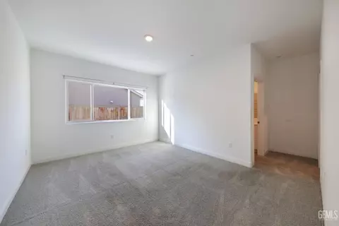 Bedroom - 3328 Rustic Woods Ln, Shafter, CA 93263 photo 5 of 6