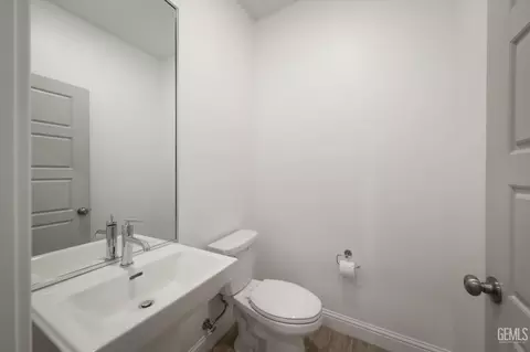 Entry Way - 3328 Rustic Woods Ln, Shafter, CA 93263 photo 2 of 10