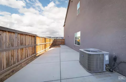 Exterior - 3328 Rustic Woods Ln, Shafter, CA 93263 photo 5 of 7