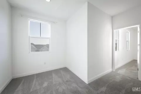Entry Way - 3328 Rustic Woods Ln, Shafter, CA 93263 photo 4 of 10