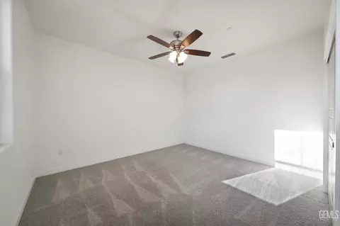 Bedroom - 3328 Rustic Woods Ln, Shafter, CA 93263 photo 4 of 6