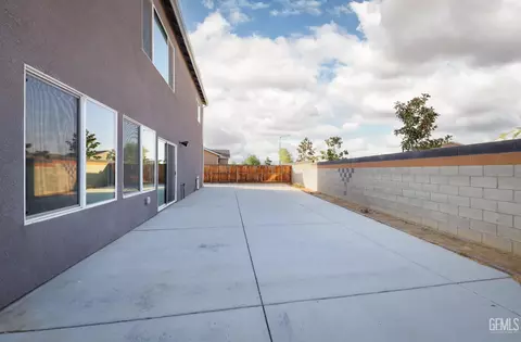 Exterior - 3328 Rustic Woods Ln, Shafter, CA 93263 photo 4 of 7