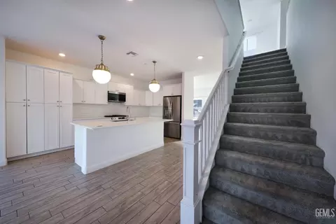 Entry Way - 3328 Rustic Woods Ln, Shafter, CA 93263 photo 8 of 10