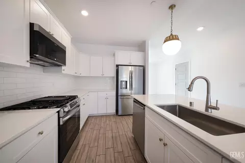 Kitchen - 3328 Rustic Woods Ln, Shafter, CA 93263 photo 2 of 2
