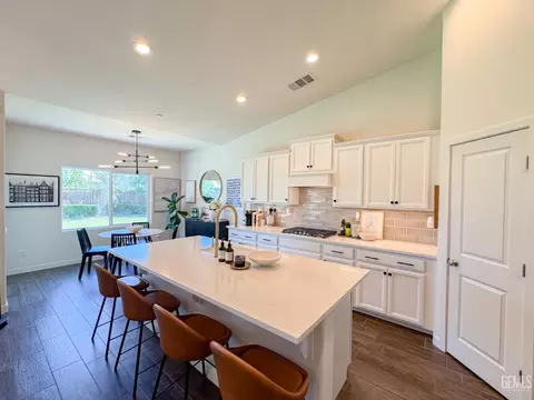 9926 Biscayne Dr, Bakersfield, CA 93311 photo 8