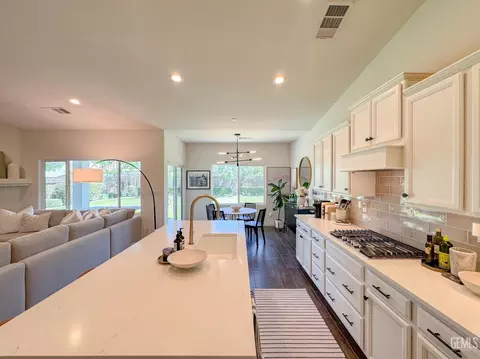 9926 Biscayne Dr, Bakersfield, CA 93311 photo 14