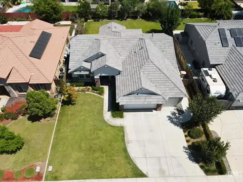 9926 Biscayne Dr, Bakersfield, CA 93311 photo 3