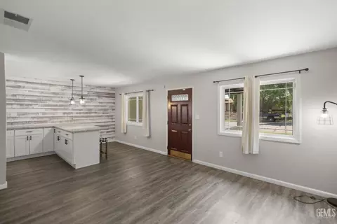 408 E Woodrow St, Taft, CA 93268 photo 8
