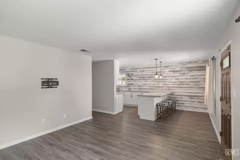 408 E Woodrow St, Taft, CA 93268 photo 7