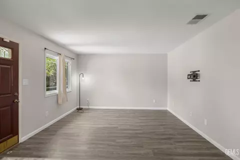 408 E Woodrow St, Taft, CA 93268 photo 5