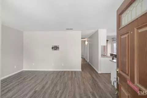 408 E Woodrow St, Taft, CA 93268 photo 3