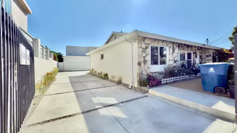 11125 Glenoaks Blvd, Pacoima, CA 91331