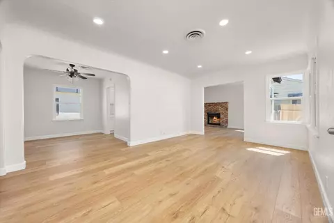 602 Ann Arbor Dr, Bakersfield, CA 93308