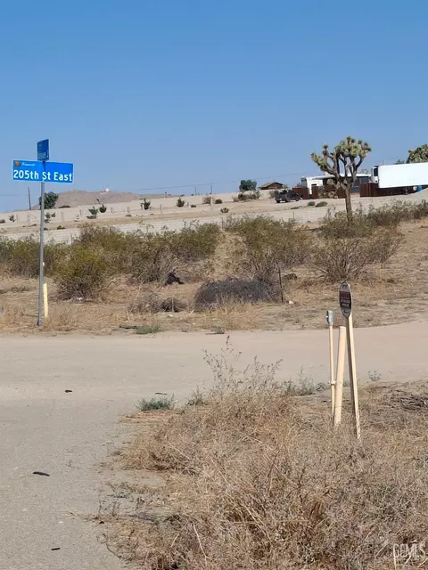 20317 E Avenue J Ave, Lancaster, CA 93535 photo 3