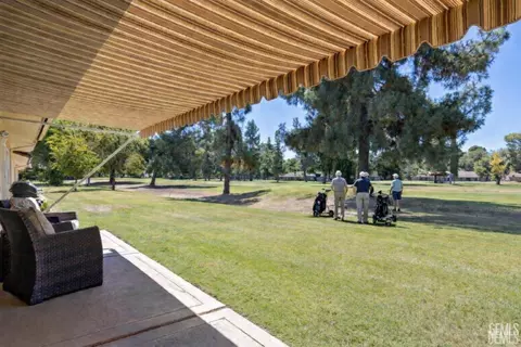 5717 Cypress Point Dr, Bakersfield, CA 93309
