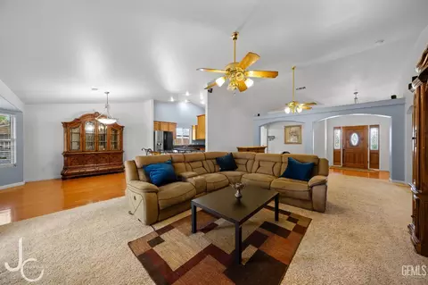 101 Terrace Dr, Taft, CA 93268 photo 5