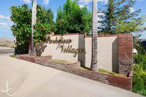 101 Terrace Dr, Taft, CA 93268 photo 2