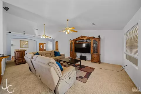101 Terrace Dr, Taft, CA 93268 photo 8