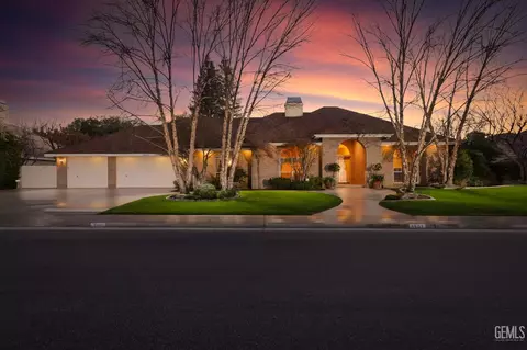 8901 Saint Cloud Ln, Bakersfield, CA 93311