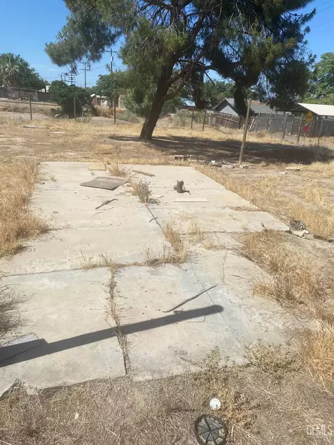 218 Olive Ave, Taft, CA 93268