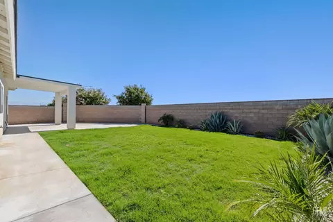 Exterior - 5817 Eiffel Pl, Bakersfield, CA 93311 photo 5 of 6