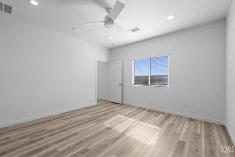 Bedroom - 5817 Eiffel Pl, Bakersfield, CA 93311 photo 5 of 6