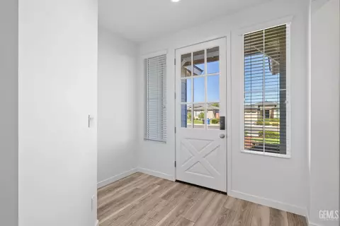 Entry Way - 5817 Eiffel Pl, Bakersfield, CA 93311 photo 1 of 7