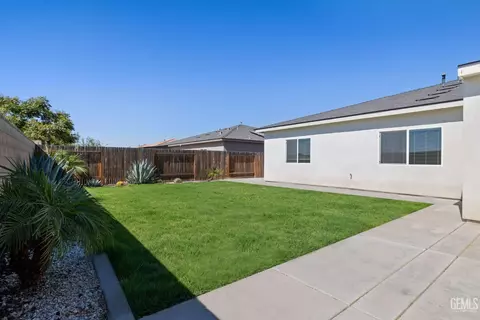 Exterior - 5817 Eiffel Pl, Bakersfield, CA 93311 photo 4 of 6