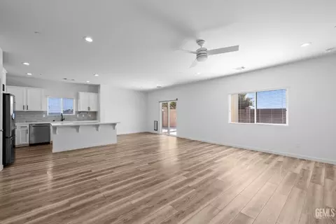 Living - 5817 Eiffel Pl, Bakersfield, CA 93311 photo 1 of 1