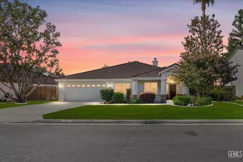 8707 Beau Maison Way, Bakersfield, CA 93311